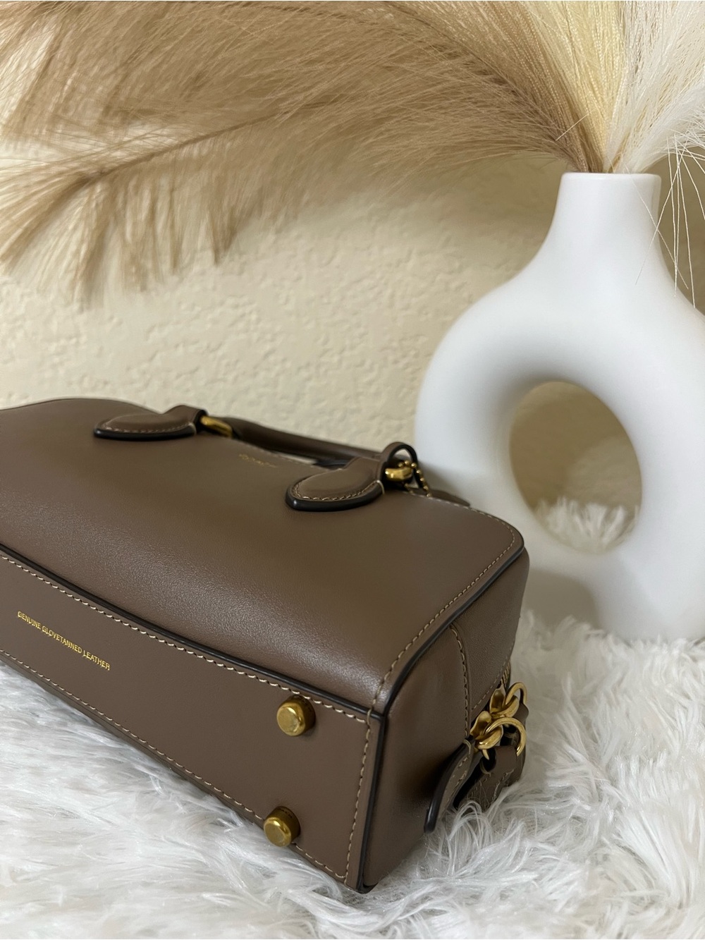 💕EUC Coach💕 Taupe Brown Leather Bag with Gold Hardware - Picture 5 of 11